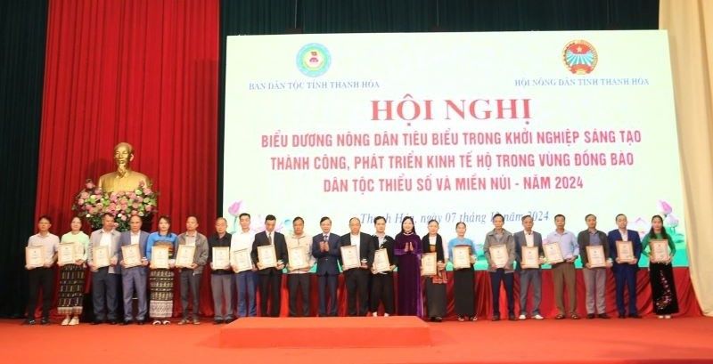 Nông dân tiêu biểu trong khởi nghiệp sáng tạo thành công, phát triển kinh tế hộ trong vùng đồng bào dân tộc thiểu số và miền núi năm 2024 được vinh danh tại hội nghị. Nông dân tiêu biểu trong khởi nghiệp sáng tạo thành công, phát triển kinh tế hộ trong vùng đồng bào dân tộc thiểu số và miền núi năm 2024 được vinh danh tại hội nghị.