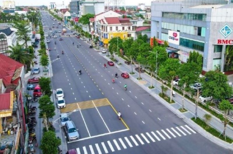 Thời gian qua, nhiều tuyến đường nội thị TP Hà Tĩnh được đầu tư nâng cấp giúp kết nối giao thông thuận lợi, tạo điểm nhấn cho thành phố.