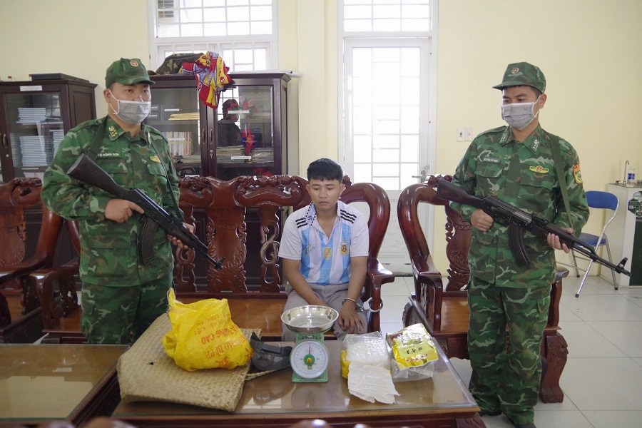 Đồn Biên phòng cửa khẩu quốc tế Tịnh Biên phát hiện, bắt giữ đối tượng Trần Trung Hậu vận chuyển 1kg ma túy, loại Methamphetamine vào ngày 22/4/2024.