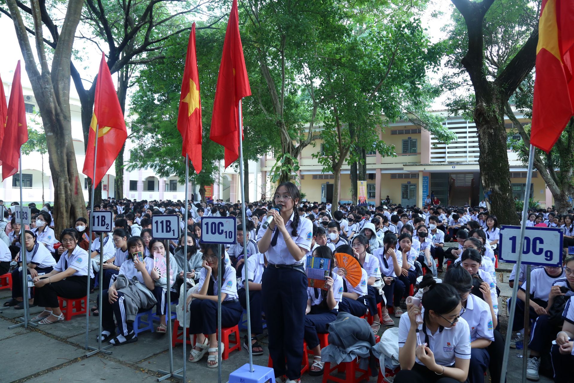 Các em học sinh tham gia trả lời câu hỏi