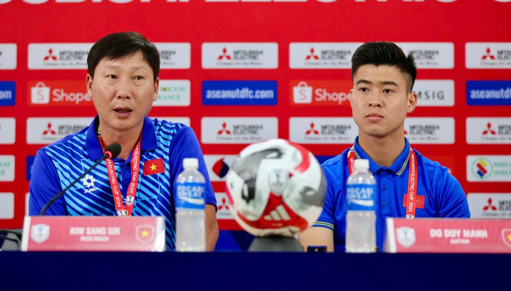 HLV Kim Sang Sik khẳng định quyết tâm thắng Lào (Ảnh: VFF). HLV Kim Sang Sik khẳng định quyết tâm thắng Lào (Ảnh: VFF).