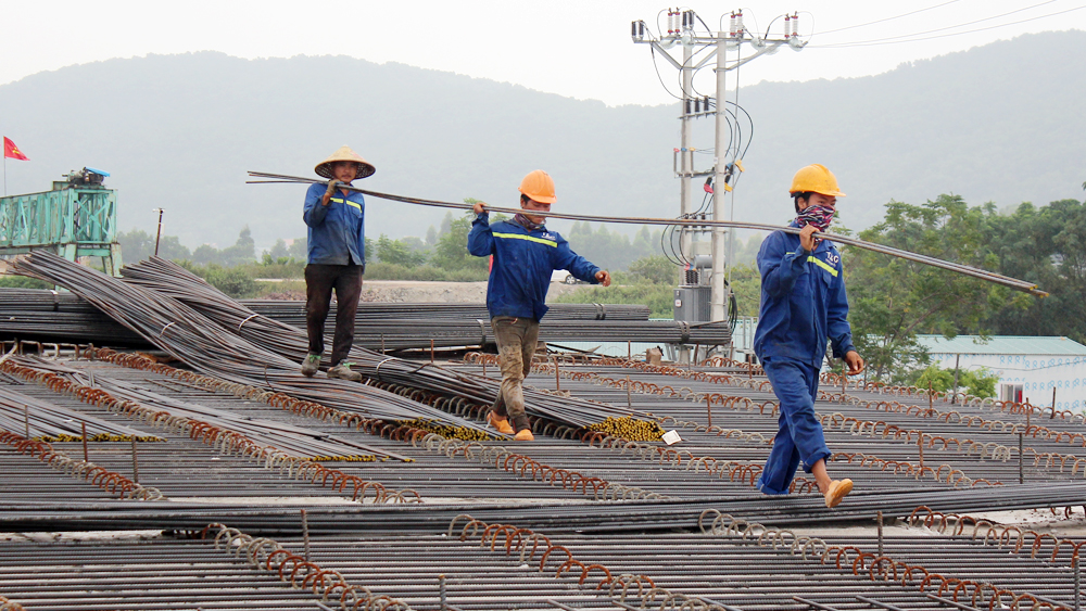 Dự án xây dựng cầu Đồng Việt và đường dẫn lên cầu đang được đẩy nhanh tiến độ để giải ngân vốn.