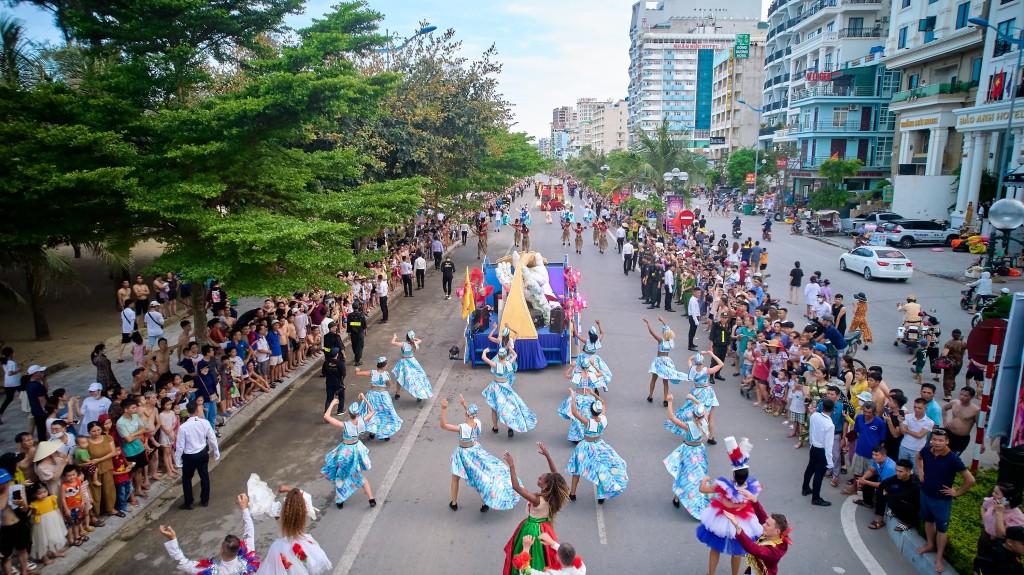 Tưng bừng lễ hội Carnival Sầm Sơn