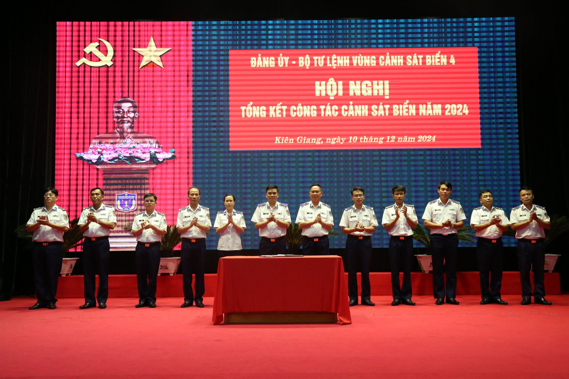 Các cơ quan, đơn vị ký kết giao ước thi đua