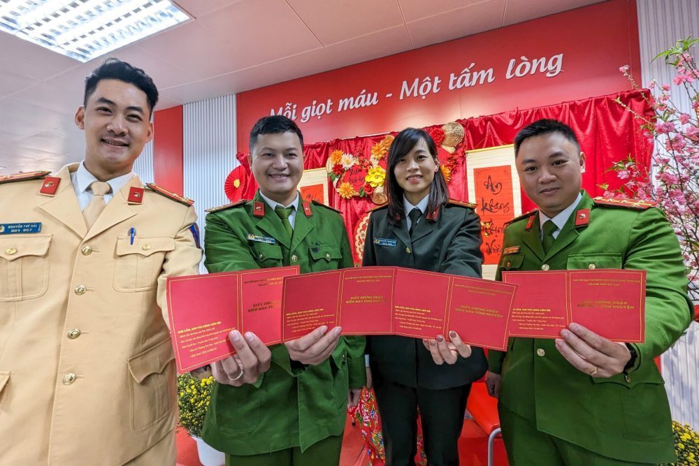 Hiến máu tại Viện vào sáng mùng 1 Tết Giáp Thìn vừa qua. Ảnh: