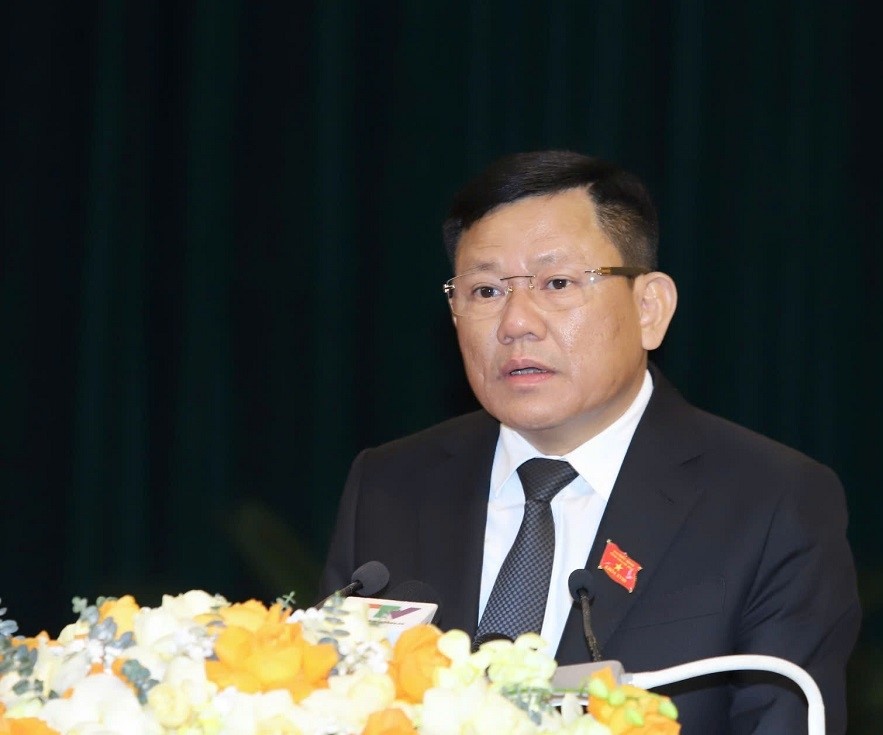 Ông Nguyễn Văn Thi, Ủy viên Ban Thường vụ Tỉnh ủy, Phó Chủ tịch Thường trực UBND tỉnh trình bày báo cáo Ông Nguyễn Văn Thi, Ủy viên Ban Thường vụ Tỉnh ủy, Phó Chủ tịch Thường trực UBND tỉnh trình bày báo cáo