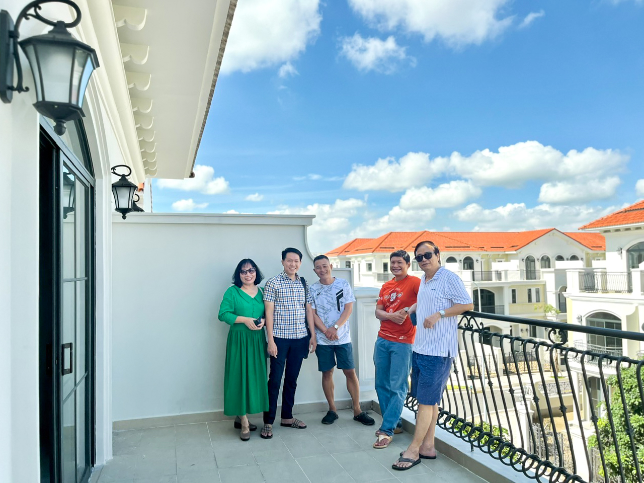 Gia đình chị Thanh Vân bày tỏ sự hài lòng khi nhận bàn giao nhà và nhanh chóng lên kế hoạch hoàn thiện nội thất để tận hưởng không gian đáng sống tại Aqua City