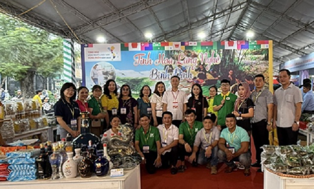 Một g&oacute;c gian h&agrave;ng sản phẩm B&igrave;nh Định. Ảnh M-Quỳnh