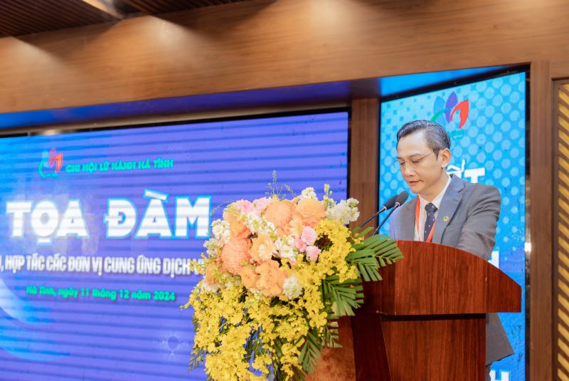 Ông Hoàng Minh Mạnh - Phó Chủ tịch Thường trực Hiệp hội Du lịch tỉnh Hà Tĩnh, Chi hội trưởng Chi hội Lữ hành phát biểu khai mạc buổi tọa đàm. Ông Hoàng Minh Mạnh - Phó Chủ tịch Thường trực Hiệp hội Du lịch tỉnh Hà Tĩnh, Chi hội trưởng Chi hội Lữ hành phát biểu khai mạc buổi tọa đàm.