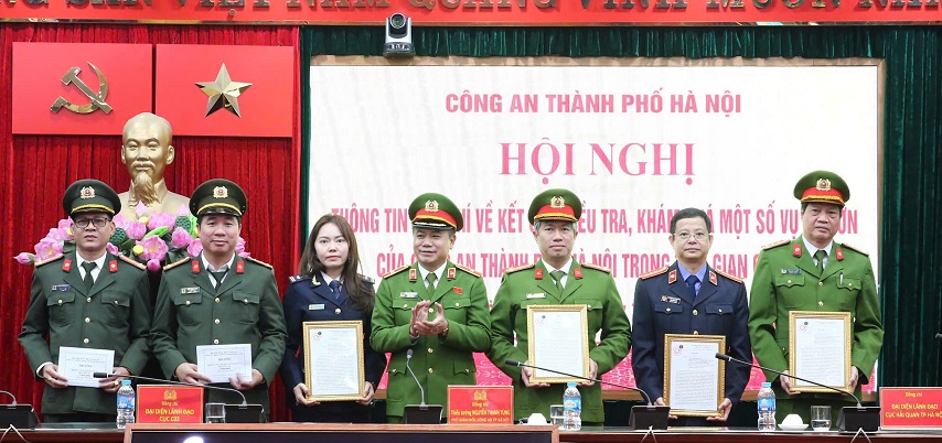 Khen thưởng các tập thể, cá nhân có thành tích xuất sắc trong đấu tranh trấn áp tội phạm