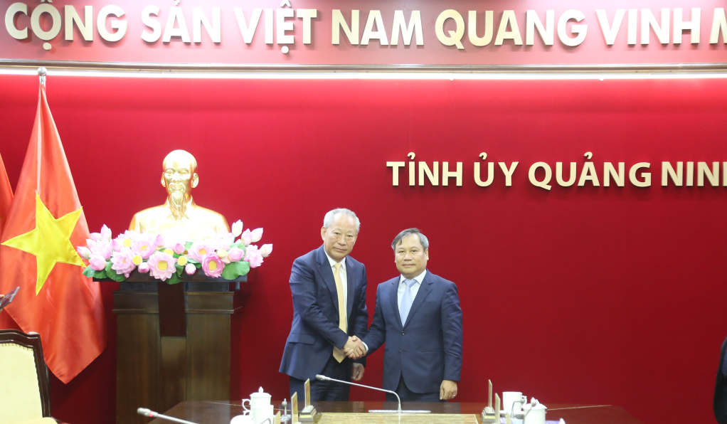 Ông Vũ Đại Thắng, Bí thư Tỉnh ủy Quảng Ninh chào mừng ông Nghiêm Giới Hòa, người sáng lập Tập đoàn Xây dựng Thái Bình Dương và đoàn doanh nghiệp đến Quảng Ninh. Ông Vũ Đại Thắng, Bí thư Tỉnh ủy Quảng Ninh chào mừng ông Nghiêm Giới Hòa, người sáng lập Tập đoàn Xây dựng Thái Bình Dương và đoàn doanh nghiệp đến Quảng Ninh.