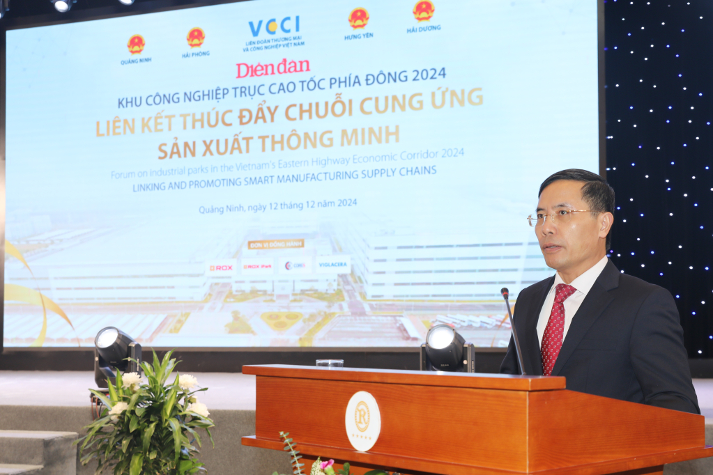 Ông Phạm Đức Ấn, Phó Bí thư Tỉnh ủy, Chủ tịch UBND tỉnh Quảng Ninh, phát biểu tại hội nghị. Ông Phạm Đức Ấn, Phó Bí thư Tỉnh ủy, Chủ tịch UBND tỉnh Quảng Ninh, phát biểu tại hội nghị.