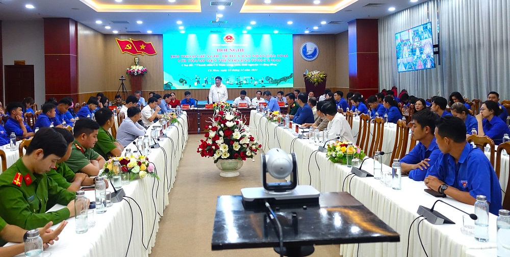 Chủ tịch UBND tỉnh Cà Mau đối thoại cùng thanh niên