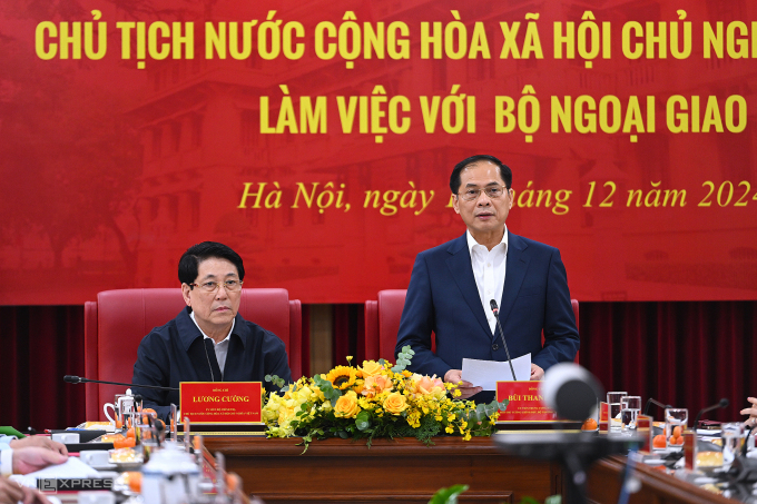 Chủ tịch nước Lương Cường (trái) và Phó thủ tướng, Bộ trưởng Bùi Thanh Sơn tại buổi làm việc. Ảnh: Giang Huy