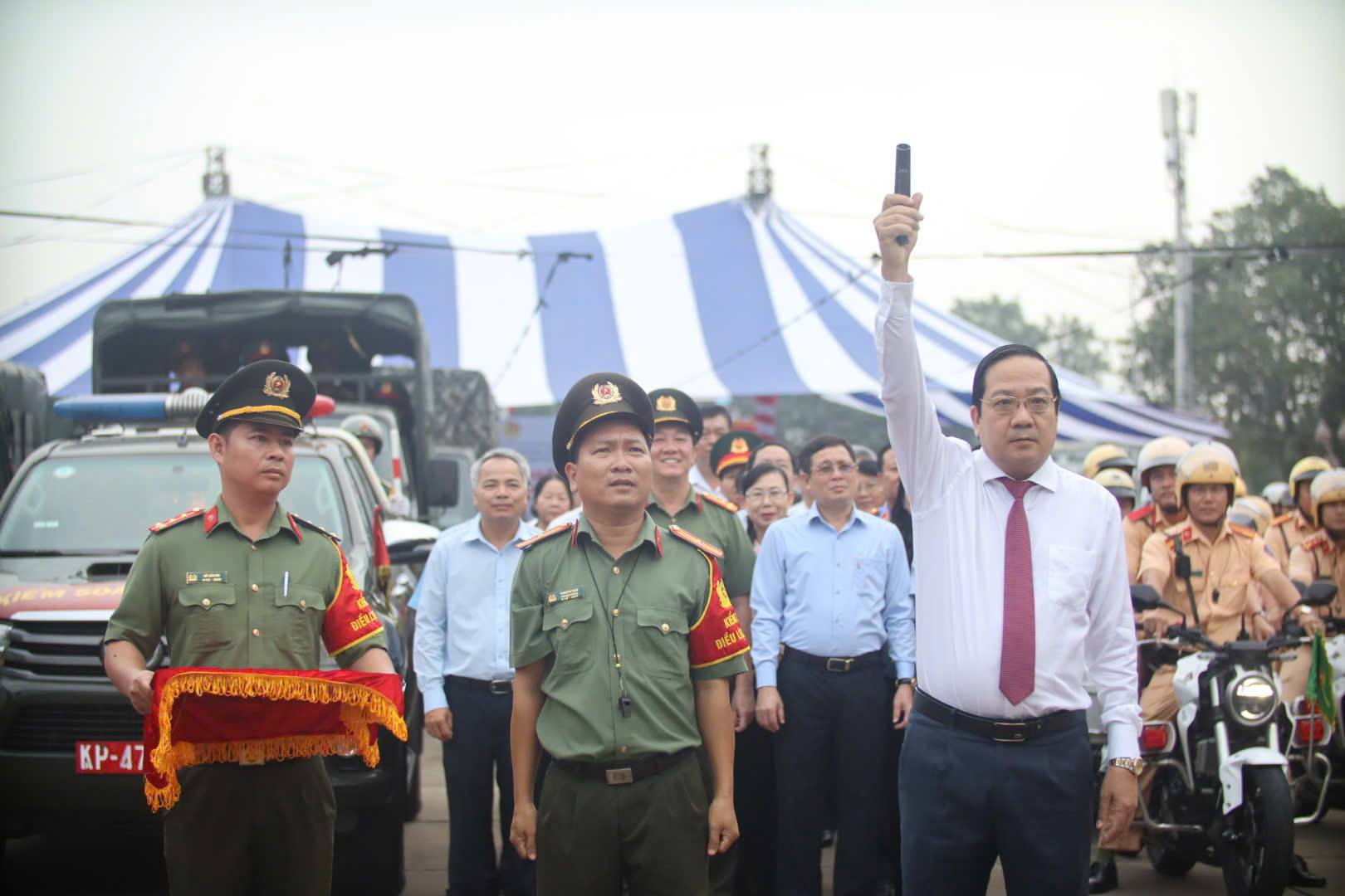 Phó Chủ tịch UBND tỉnh nổ súng phát động mở đợt cao điểm trấn áp tội phạm, bảo đảm an ninh trật tự dịp tết