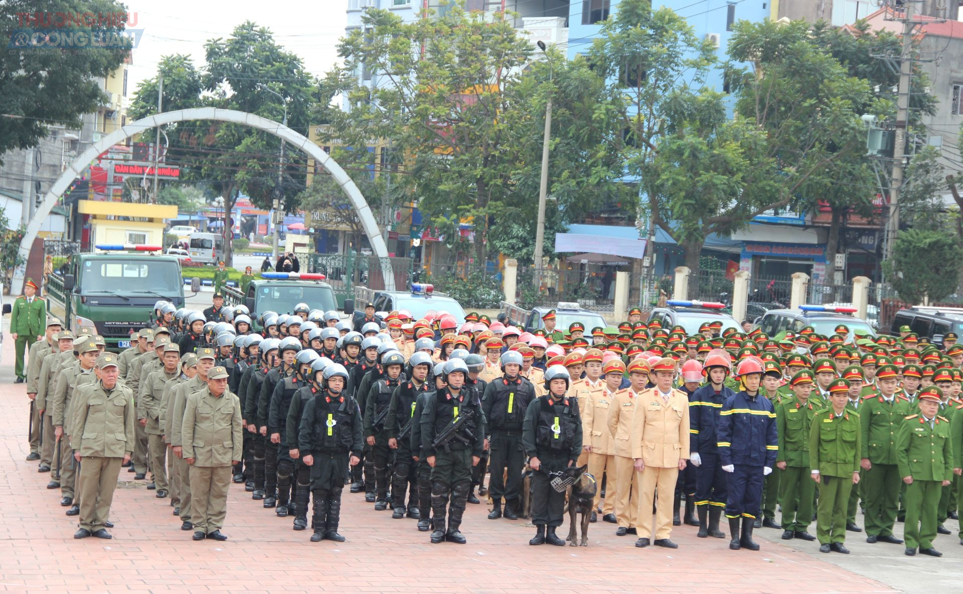 Các lực lượng tham gia Lễ ra quân triển khai đợt cao điểm tấn công, trấn áp tội phạm, bảo đảm an ninh trật tự Tết Nguyên đán Ất Tỵ năm 2025 trên địa bàn