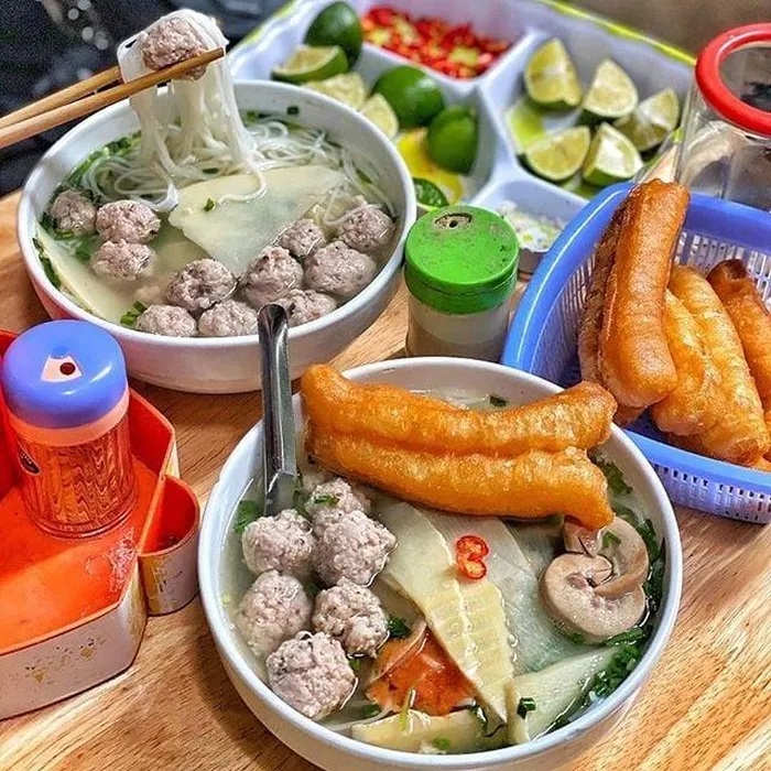 Bún mọc Thủy (địa chỉ 10C ngõ Đào Duy Từ, quận Hoàn Kiếm) được nhiều khách hàng đánh giá là bún mọc ngon nhất Hà Nội. Ảnh: T.L