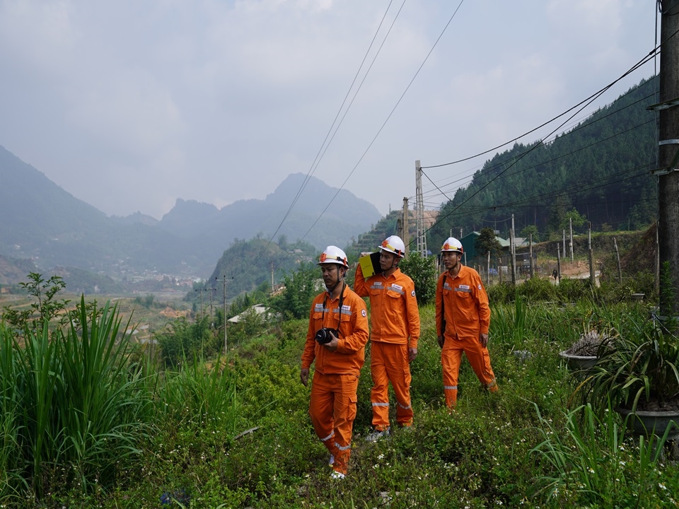 PC Lào Cai tăng cường kiểm tra lưới, tuyến đảm bảo điện những tháng cuối năm 2024