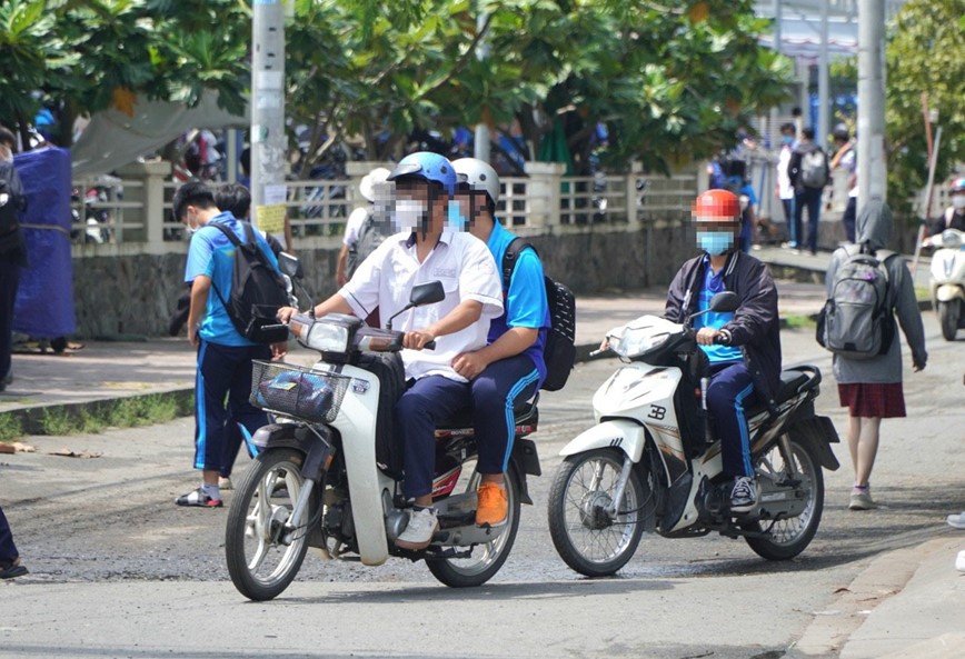 Học sinh muốn điều khiển xe gắn máy phải hoàn thành xong chương trình hướng dẫn kỹ năng lái xe gắn máy an toàn. (Ảnh minh hoạ)