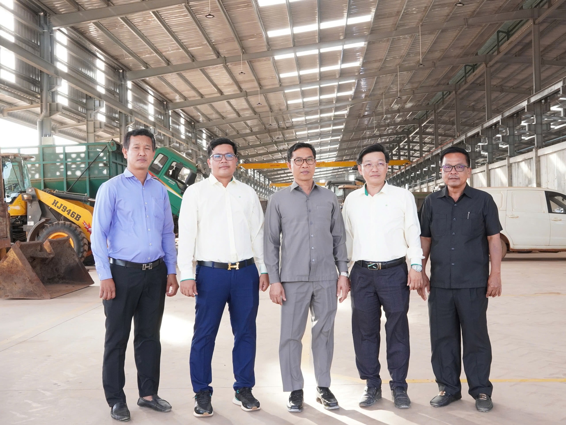 Đoàn công tác tham quan Nhà máy sản xuất cơ khí và thiết bị nông nghiệp