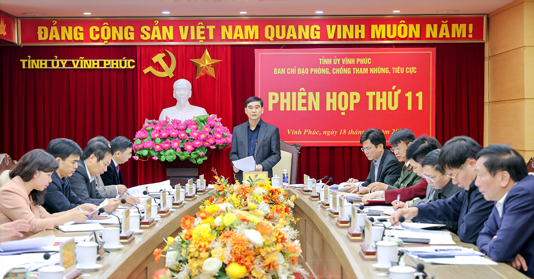 Quang cảnh buổi họp