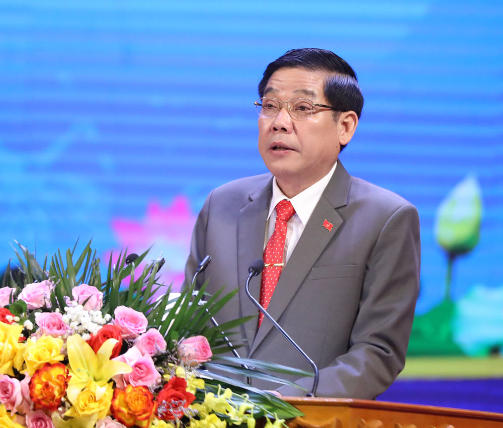 Đồng chí Nguyễn Văn Gấu phát biểu tại hội nghị.