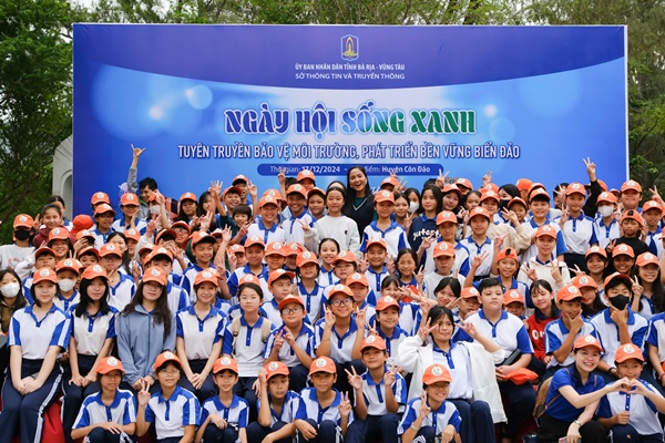 Đông đảo đoàn viên thanh niên, các em học sinh tham gia sự kiện