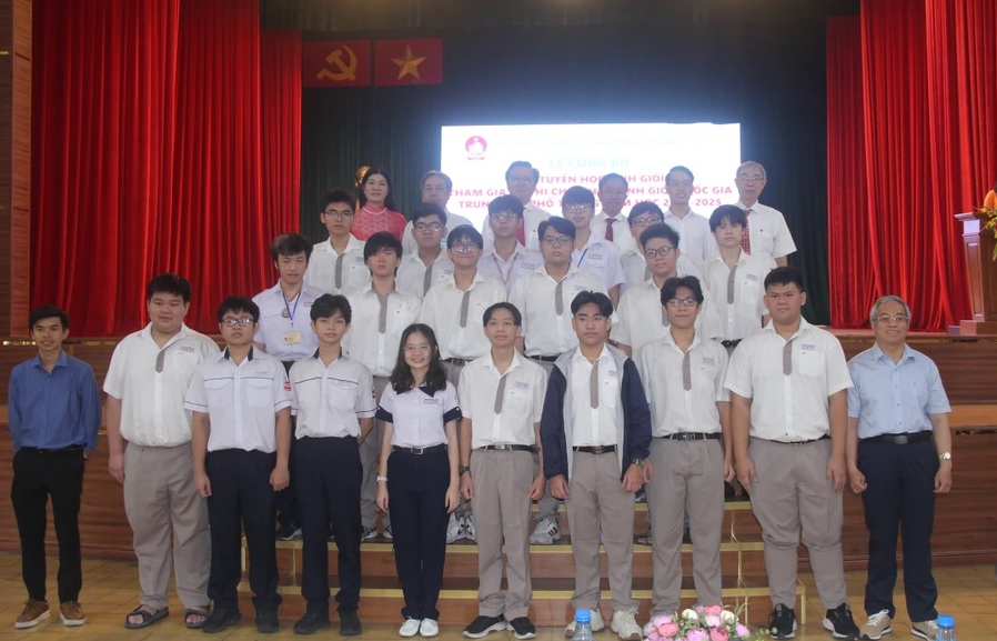 Đội tuyển môn Toán học của TPHCM tham gia kỳ thi học sinh giỏi Quốc gia.