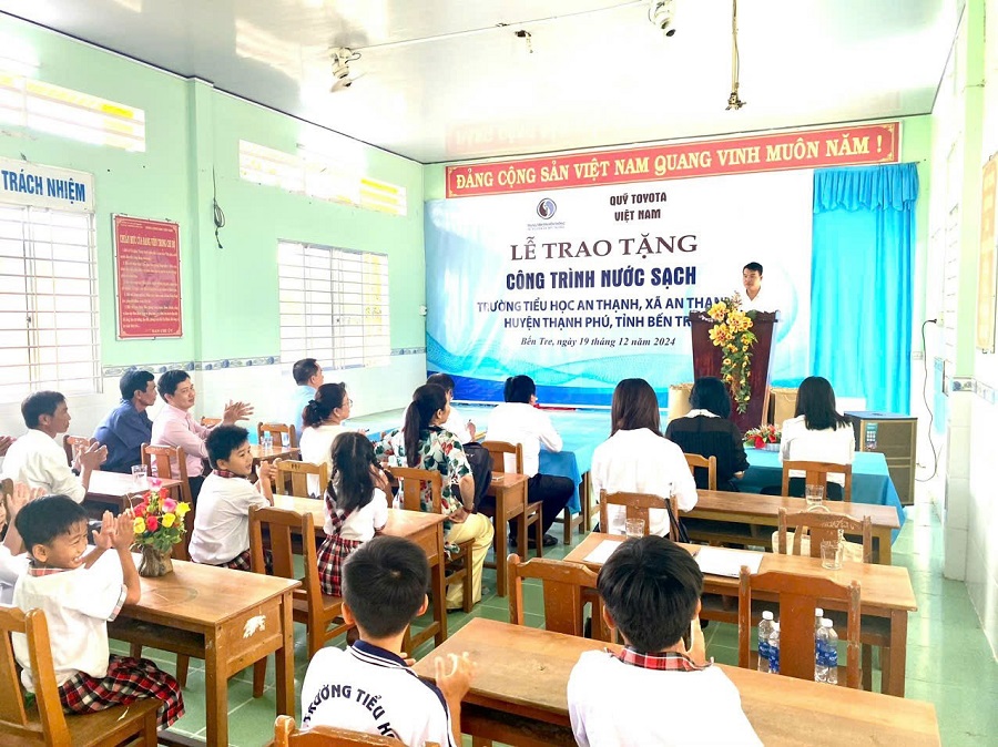 Lễ bàn giao công trình nước sạch cho Trường Tiểu học An Thạnh tại tỉnh Bến Tre