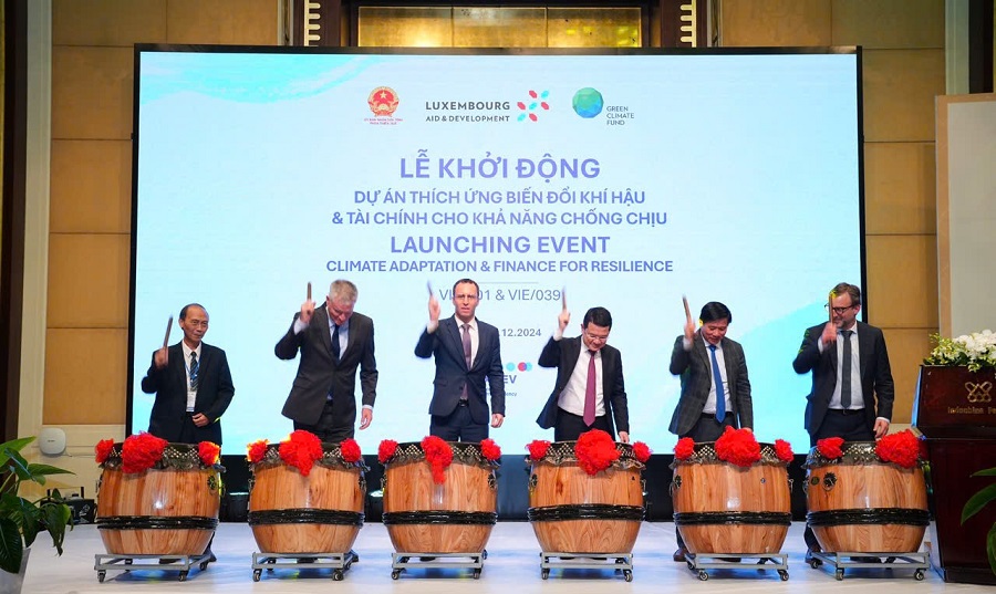 Các đại biểu đánh trống Khởi động hai Dự án Các đại biểu đánh trống Khởi động hai Dự án