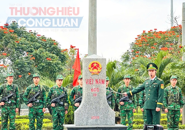 Cán bộ Đồn Biên phòng Cửa khẩu Quốc tế Lao Bảo giới thiệu về đường biên giới Việt Nam – Lào, Lịch sử mốc quốc giới 605 và tầm quan trọng của việc quản lý, bảo vệ chủ quyền, biên giới quốc gia…