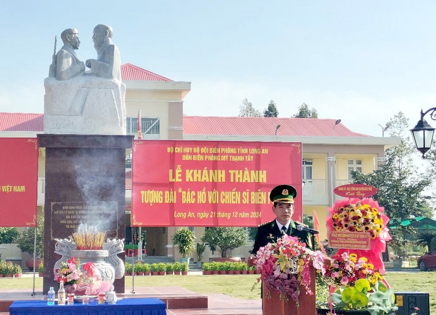 Đại tá Vũ Minh Tùng – Phó Chính ủy Bộ Chỉ huy BĐBP tỉnh phát biểu tại buổi lễ