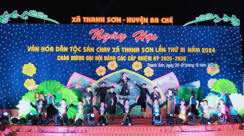 Chương trình nghệ thuật “Soóng Cọ - Tình yêu từ những làn điệu” với tiết mục đặc sắc mang đậm bản sắc văn hóa dân tộc Sán Chay.