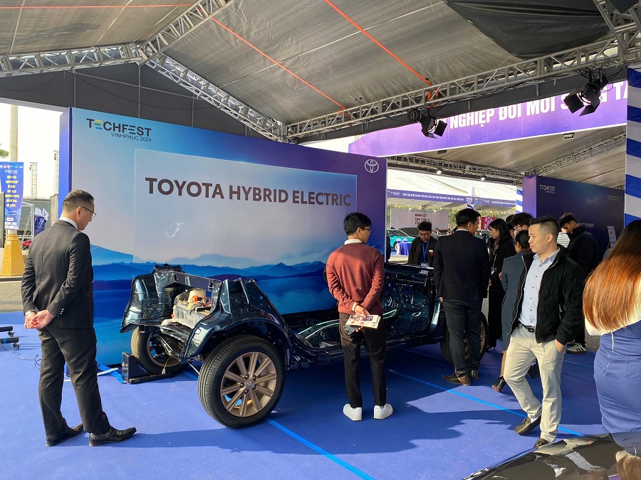 Khu vực trưng bày của Toyota tại Tech Fest Vĩnh Phúc 2024