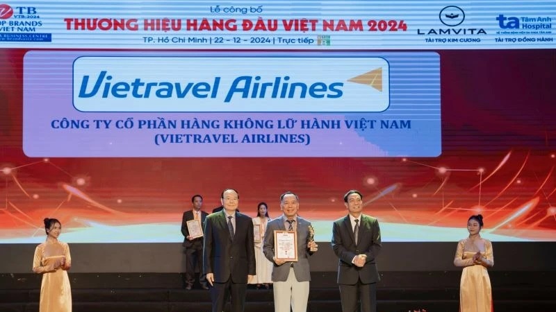 Vinh danh Vietravel Airlines ở hạng mục là “Top 10 Thương hiệu hàng đầu Việt Nam 2024”.