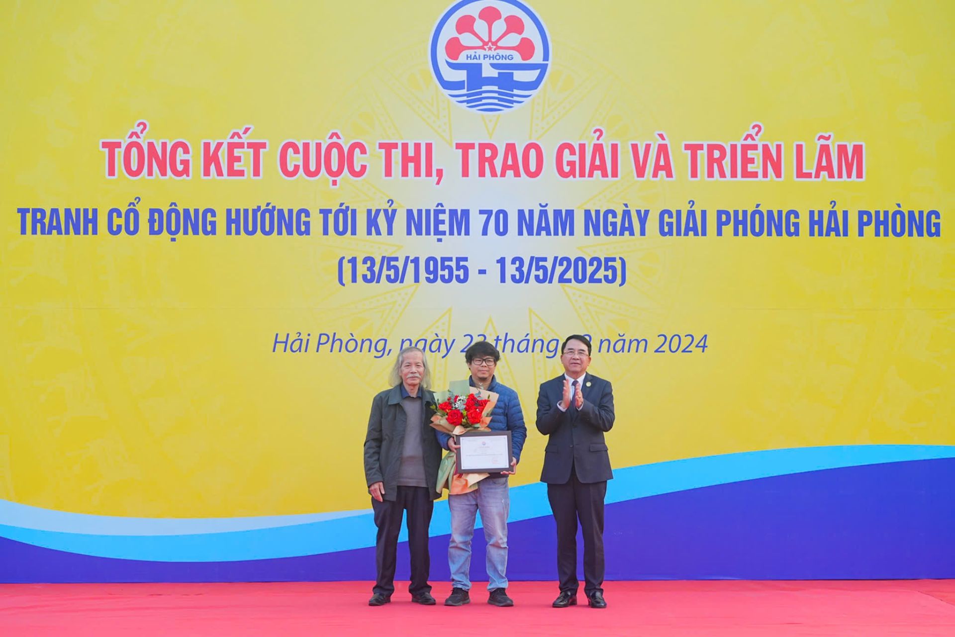 Tác giả Phạm Hoàng Hà đạt giải Nhất cuộc thi.