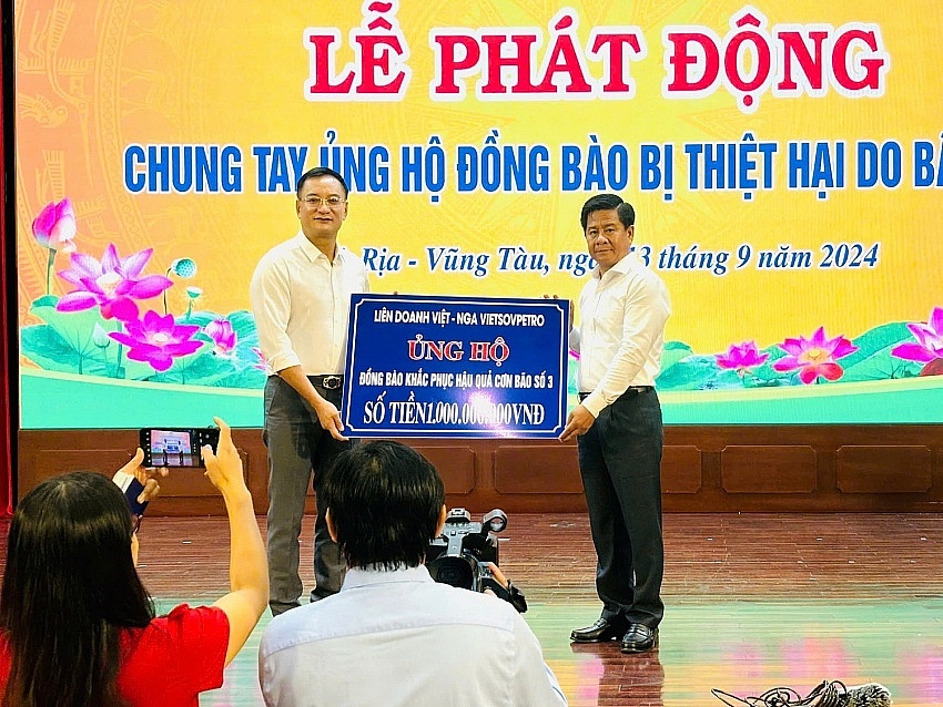 Liên doanh Vietsovpetro đồng hành cùng tỉnh Bà Rịa - Vũng Tàu chung tay ủng hộ đồng bào miền Bắc khắc phục hậu quả cơn bão số 3