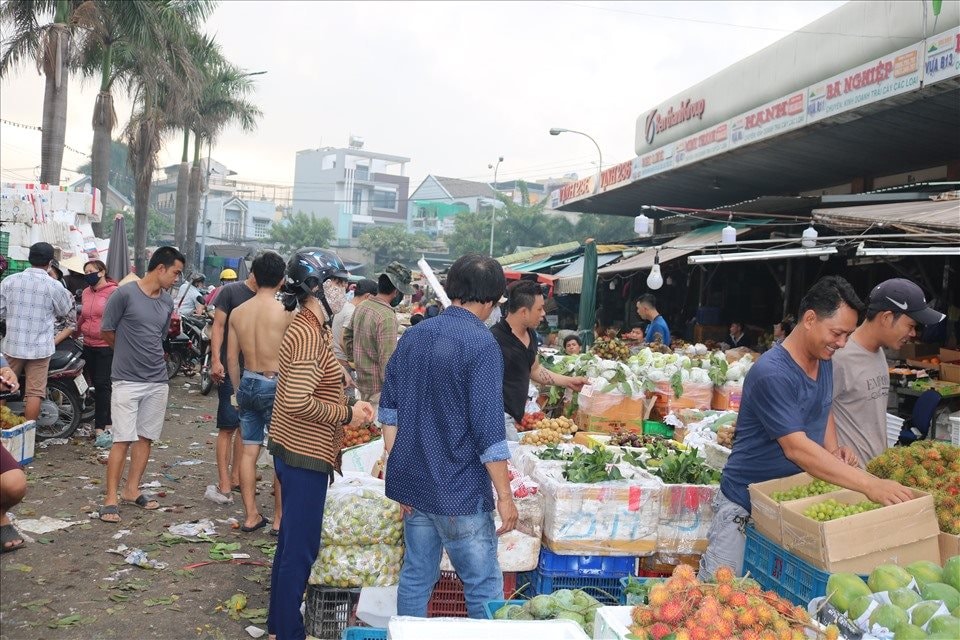 TP. Hồ Chí Minh đang tiến hành triển khai công tác chuẩn bị hàng hóa phục vụ Tết tại các chợ