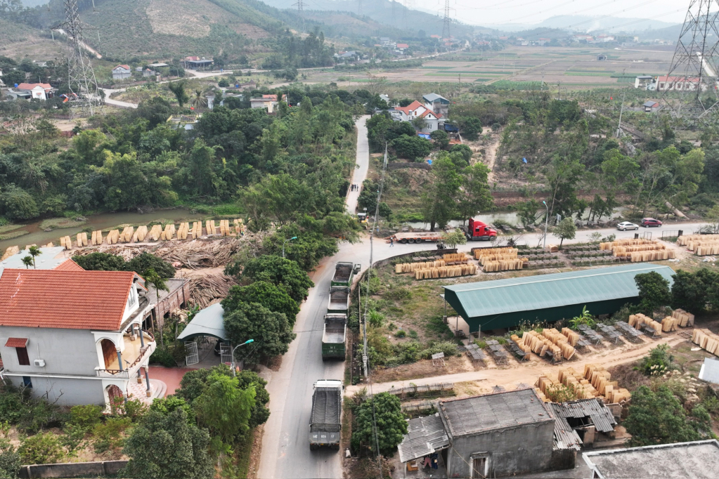 Để đảm bảo mặt bằng thi công tuyến, hiện TP Đông Triều đã tiến hành đo đạc, kiểm đếm và đang triển khai công tác GPMB.