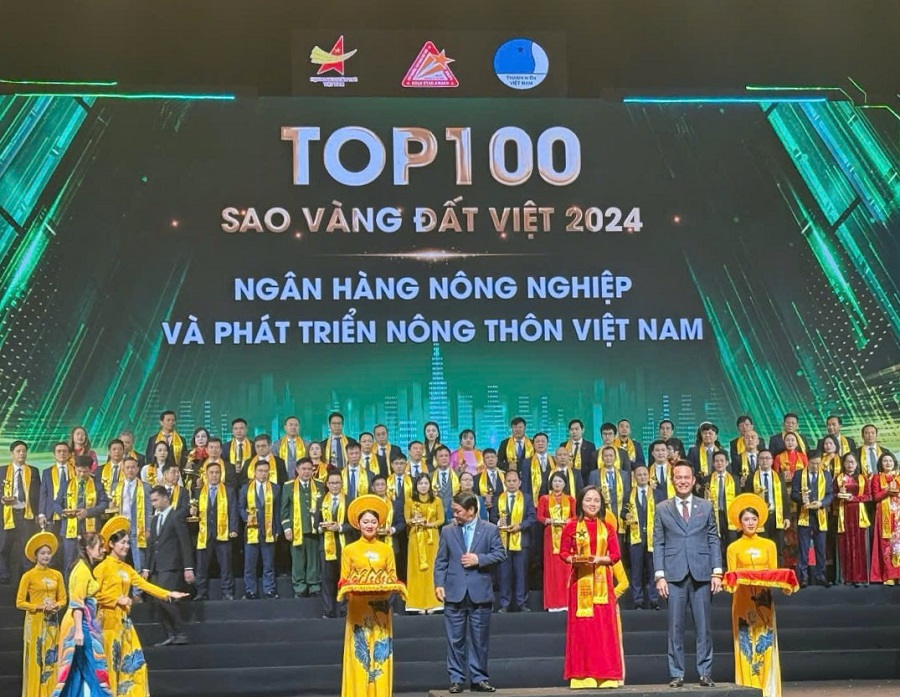 Đại diện Agribank nhận Giải thưởng Sao Vàng đất Việt năm 2024