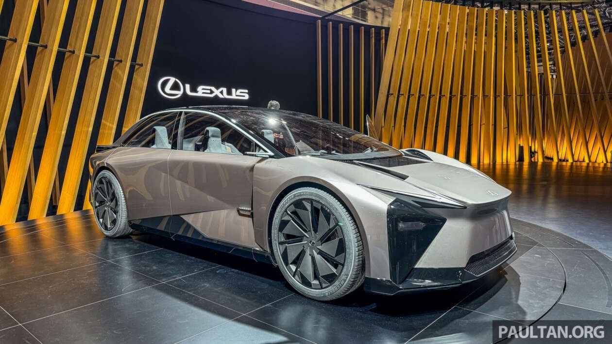 Xe điện ý tưởng Lexus trưng bày tại Triển lãm Japan Mobility Show.