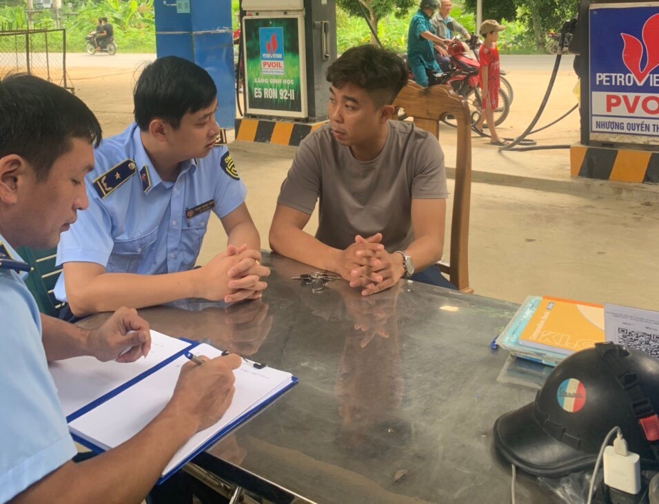 Đội Quản lý thị trường số 7 tăng cường công tác kiểm tra, giám sát hoạt động kinh doanh xăng dầu Đội Quản lý thị trường số 7 tăng cường công tác kiểm tra, giám sát hoạt động kinh doanh xăng dầu