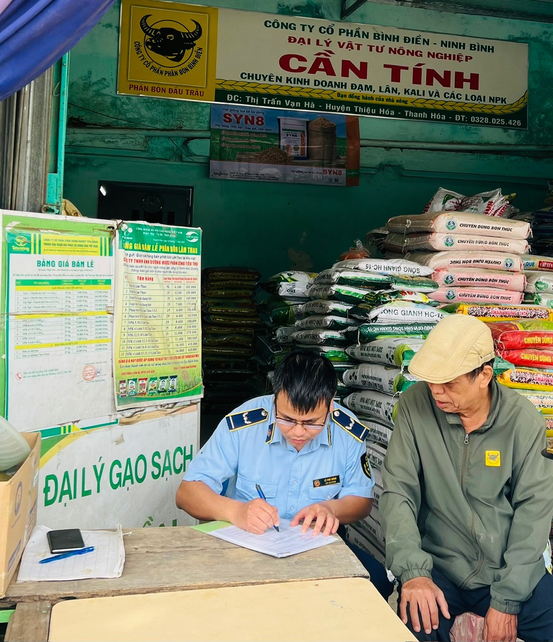 Đội Quản lý thị trường số 8 đã triển khai nhiều biện pháp tuyên truyền, phổ biến pháp luật về kinh doanh vật tư nông nghiệp