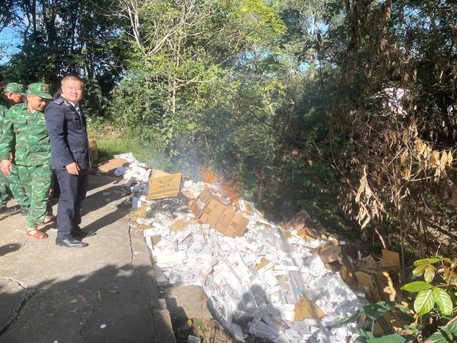Quảng Trị: Tiêu hủy hơn 44 ngàn bao thuốc lá ngoại nhập lậu
