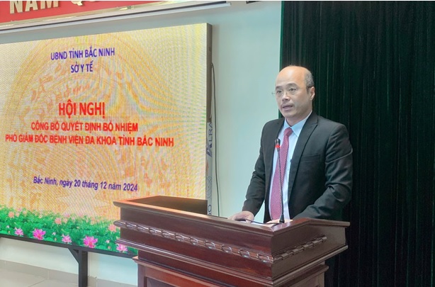 Tân Phó Giám đốc Bệnh viện Đa khoa Bắc Ninh Nguyễn Đăng Hùng phát biểu nhận nhiệm vụ.