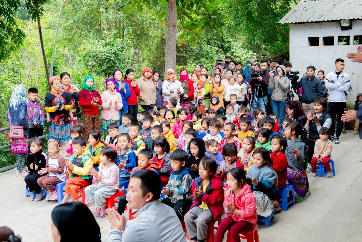 Những niểm vui & hân hoan hiện lên trong từng ánh mắt trong veo của con trẻ