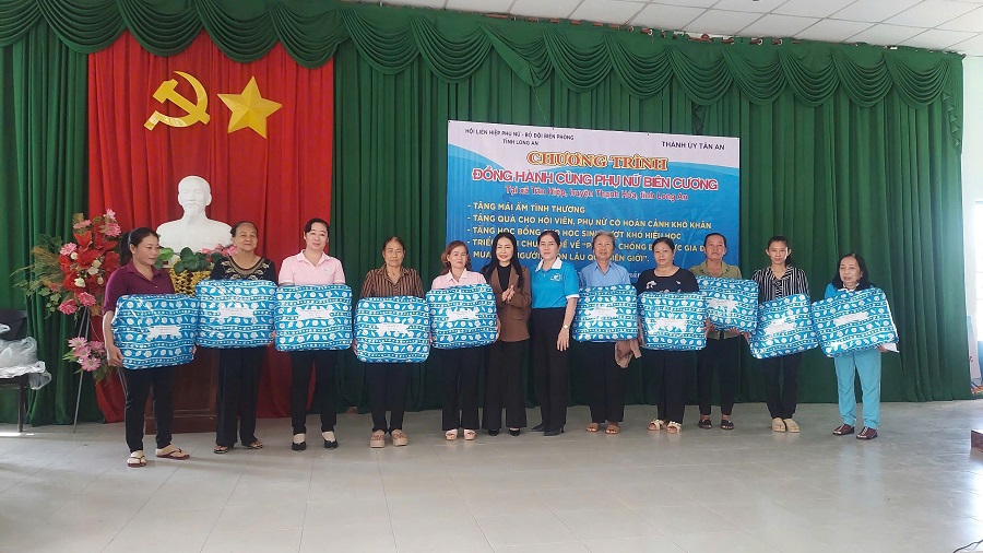 BĐBP Long An: “Đồng hành cùng phụ nữ biên cương” năm 2024