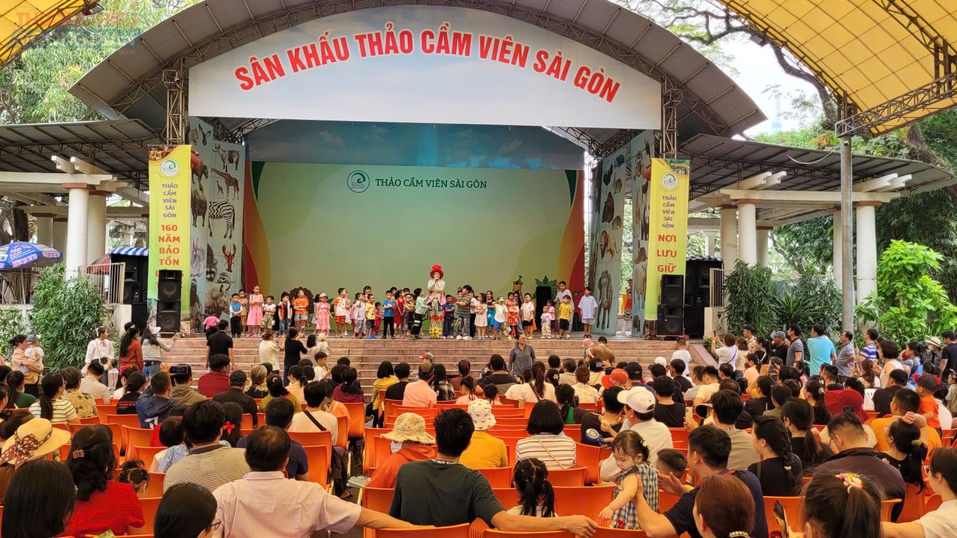 Thảo Cầm Viên là một trong các nơi vui chơi rộng rãi, thoáng mát, có nhiều không gian cho trẻ em. Do đó, địa điểm này luôn tấp nập khách trong những ngày lễ