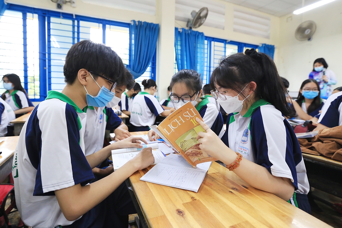 Bộ Giáo dục và Đào tạo (GD&ĐT) ban hành Thông tư 17/2024/TT-BGDĐT sửa đổi, bổ sung một số điều của Quy định tiêu chuẩn, quy trình xây dựng, chỉnh sửa chương trình giáo dục phổ thông