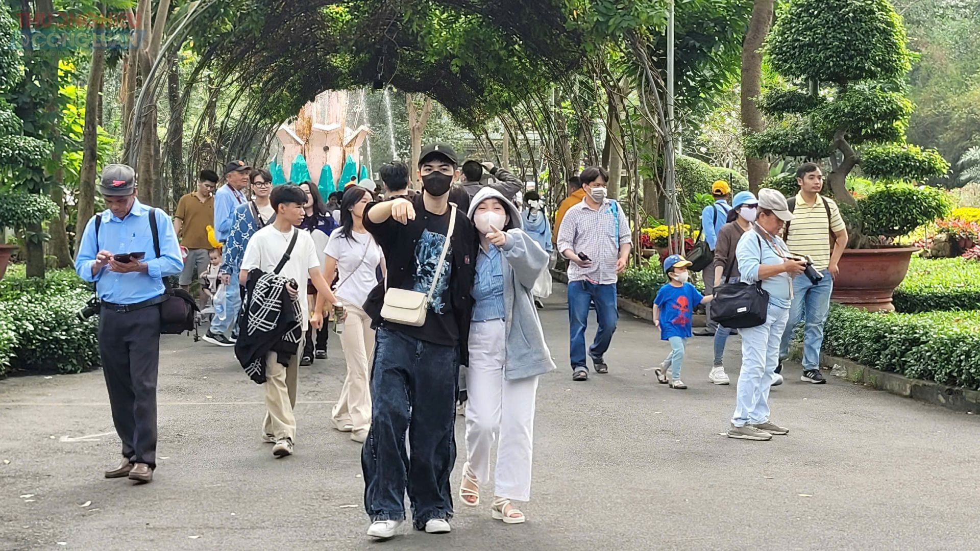 Trong ngày đầu năm 2025, Thảo Cầm Viên đã đón những vị khách đầu tiên tới tham quan, vui chơi